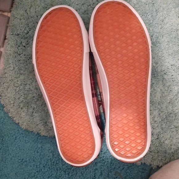 Shoes - Picture 3 of 4